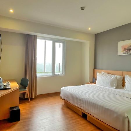Hotel Santika Premiere 암본 외부 사진