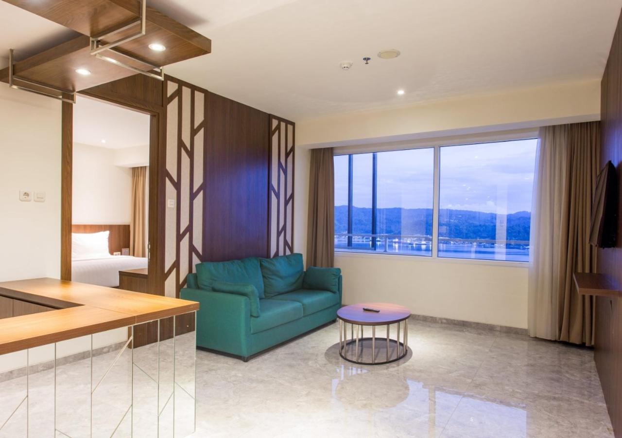 Hotel Santika Premiere 암본 외부 사진