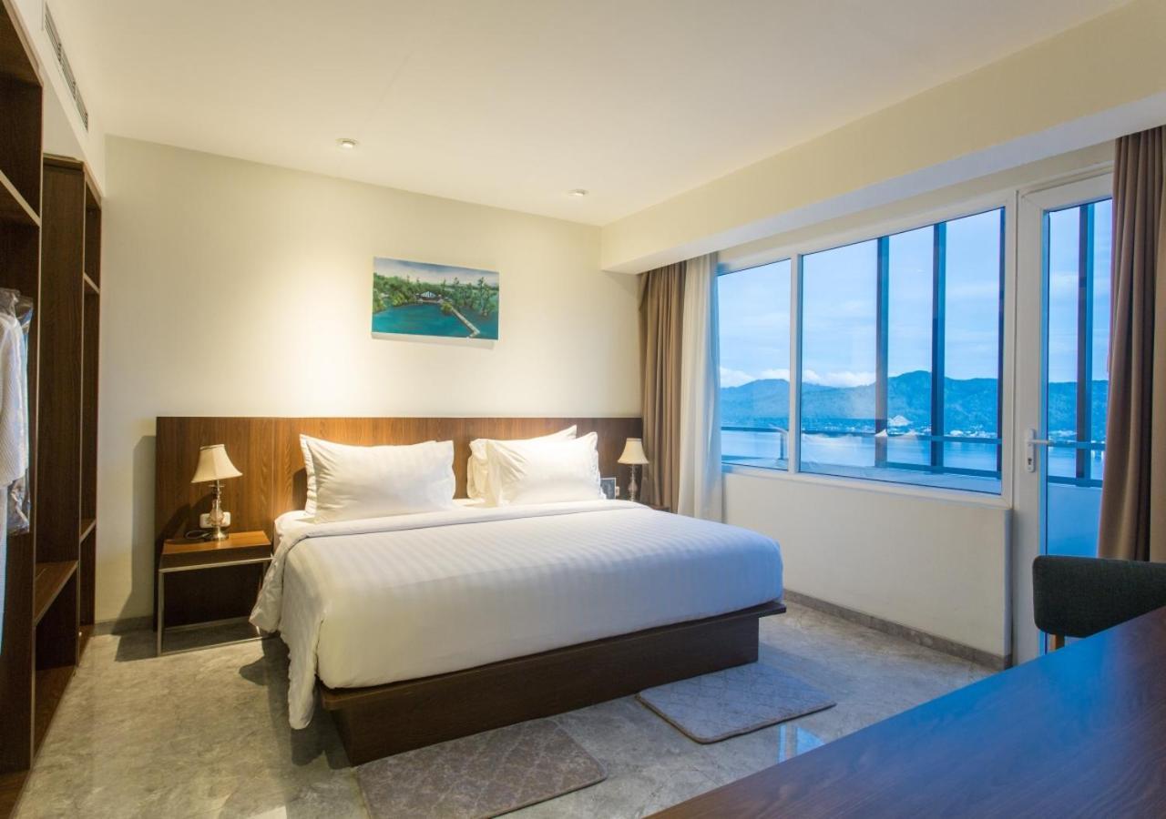 Hotel Santika Premiere 암본 외부 사진